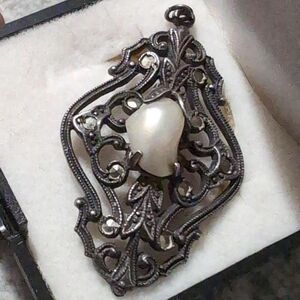 Elegant Silver and Pearl Pendant